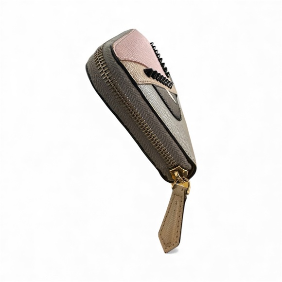 FENDI Monster Wallet - Full Inclusion - EUC - Picture 4 of 14